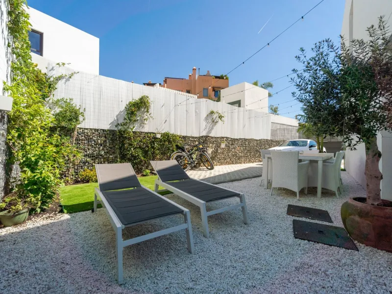 Significant price reduction from 690,000 euros to 649,000 euros.