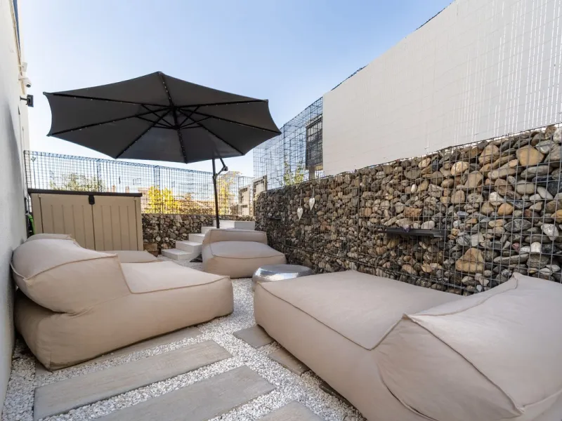 Significant price reduction from 690,000 euros to 649,000 euros.
