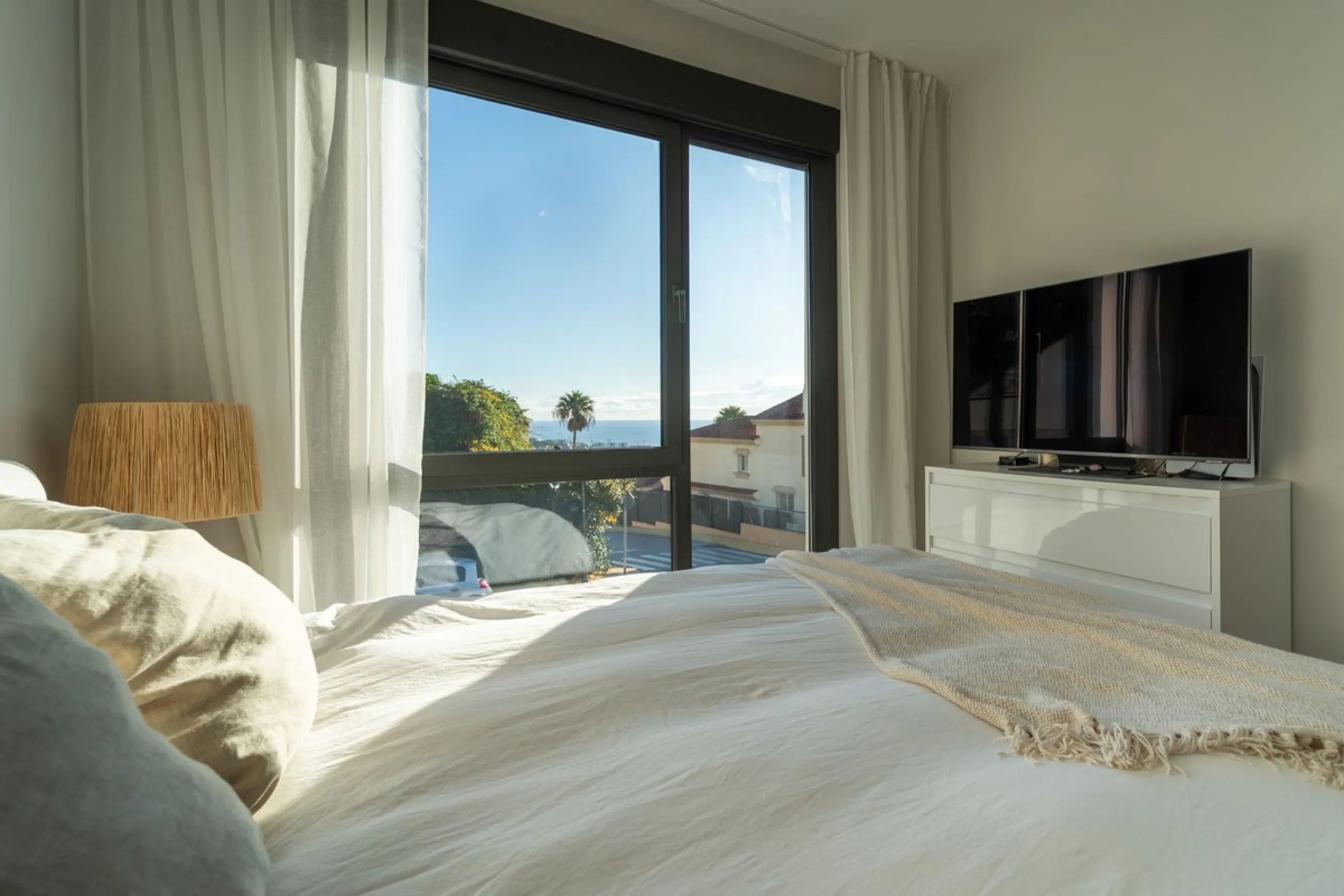 Significant price reduction from 690,000 euros to 649,000 euros.