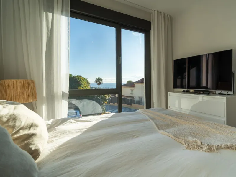 Significant price reduction from 690,000 euros to 649,000 euros.