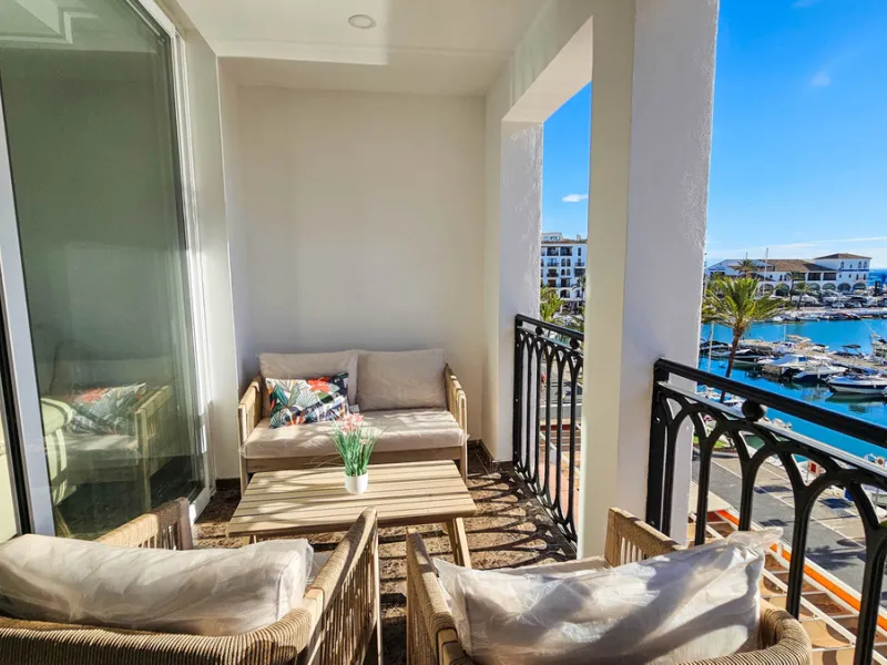 This beautifully refurbished apartment is perfectly positioned in the heart of Puerto de la Duquesa, offering stunning views over the marina and out to sea. With beachside restaurants, cafés, and bars literally around the corner, this property delivers th