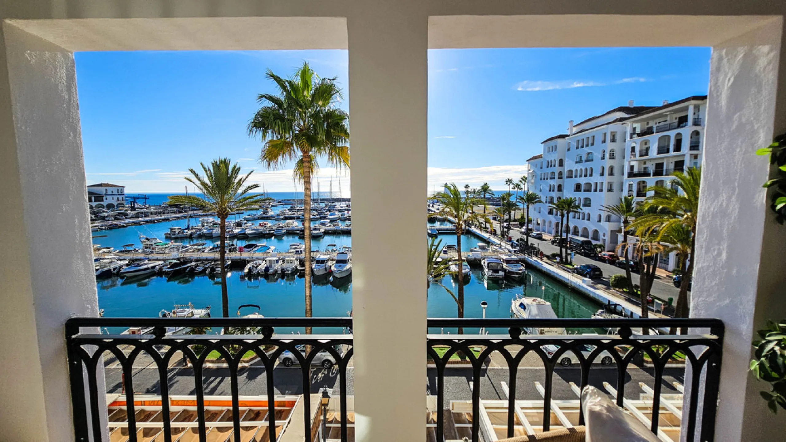 Apartment - Middle Floor Apartment в продаже в Manilva, Málaga. В доме 2 спален и 2 ванных комнат. Площадь дома 80 м²