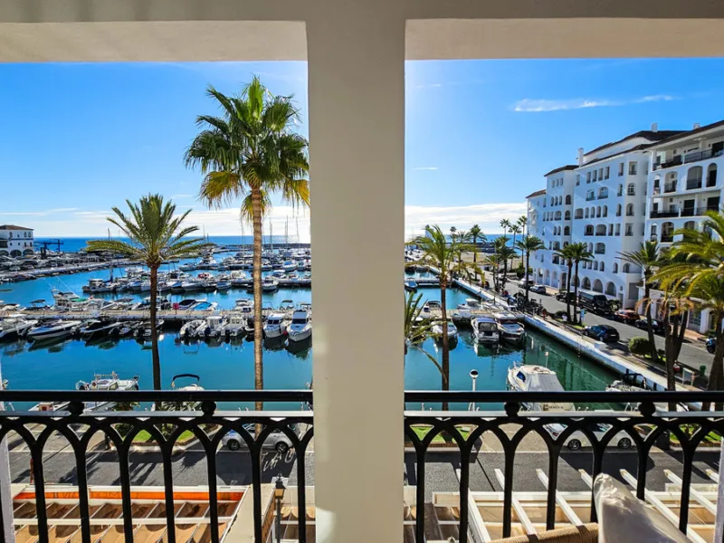 Apartment - Middle Floor Apartment в продаже в Manilva, Málaga. В доме 2 спален и 2 ванных комнат. Площадь дома 80 м²