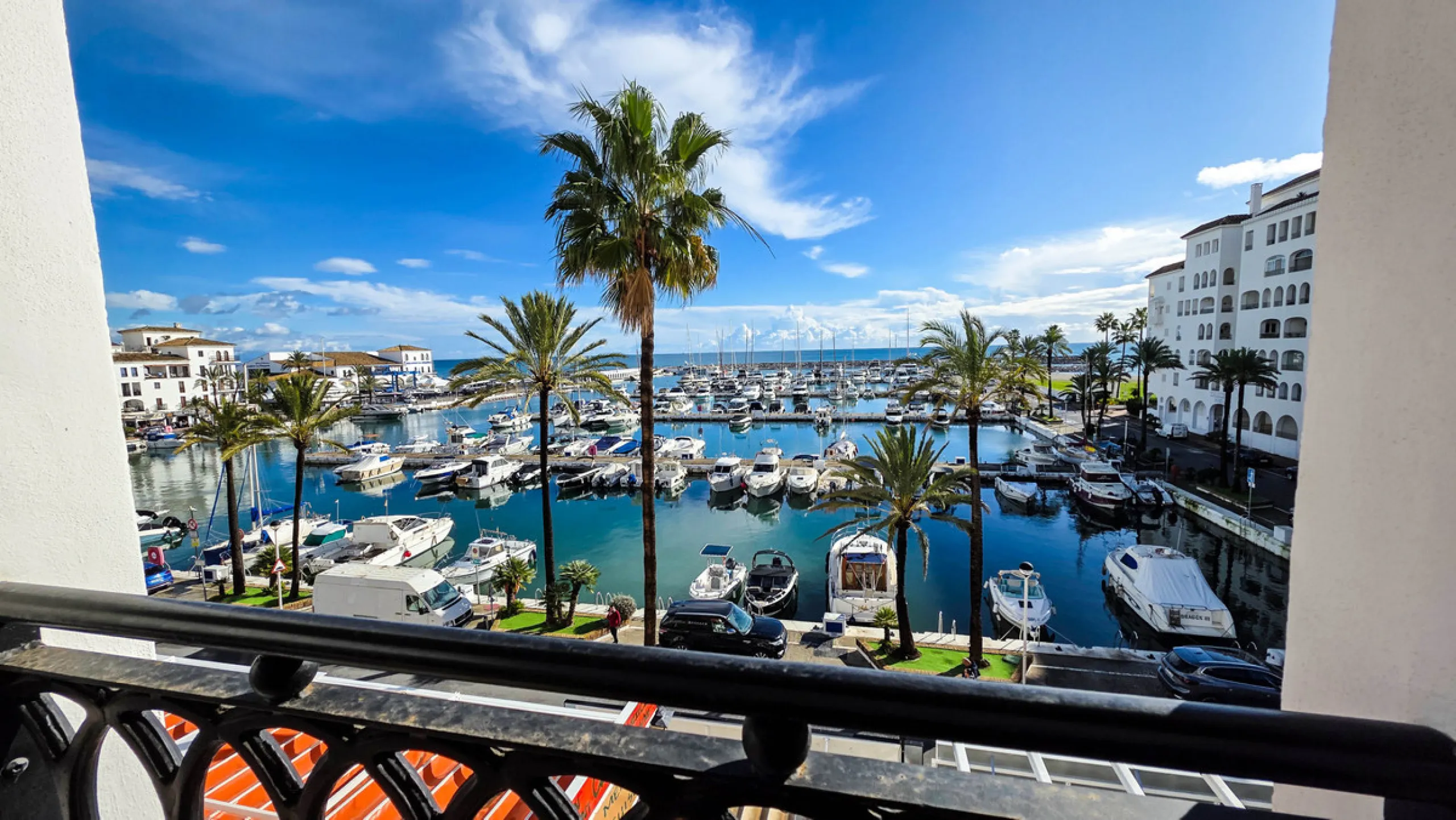 Apartment - Middle Floor Apartment в продаже в Manilva, Málaga. В доме 2 спален и 2 ванных комнат. Площадь дома 80 м²