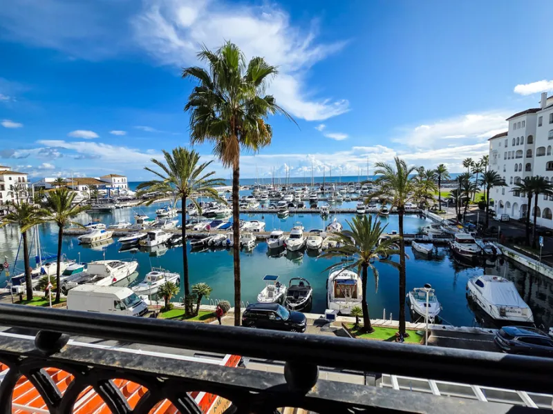 Apartment - Middle Floor Apartment в продаже в Manilva, Málaga. В доме 2 спален и 2 ванных комнат. Площадь дома 80 м²