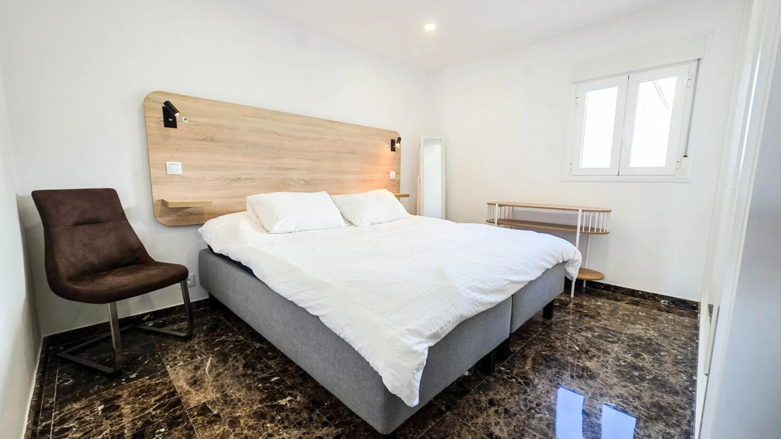 Apartment - Middle Floor Apartment в продаже в Manilva, Málaga. В доме 2 спален и 2 ванных комнат. Площадь дома 80 м²