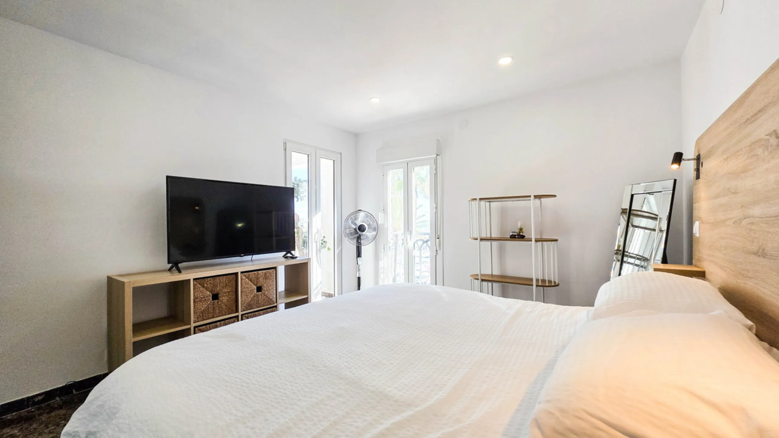 Apartment - Middle Floor Apartment в продаже в Manilva, Málaga. В доме 2 спален и 2 ванных комнат. Площадь дома 80 м²