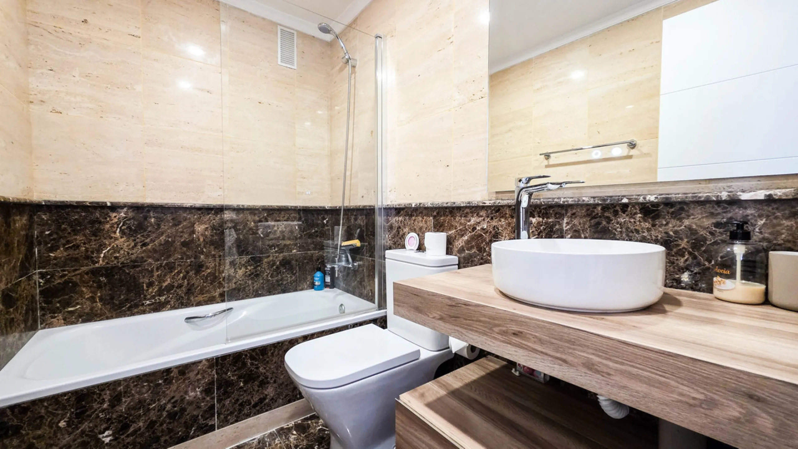 Apartment - Middle Floor Apartment в продаже в Manilva, Málaga. В доме 2 спален и 2 ванных комнат. Площадь дома 80 м²
