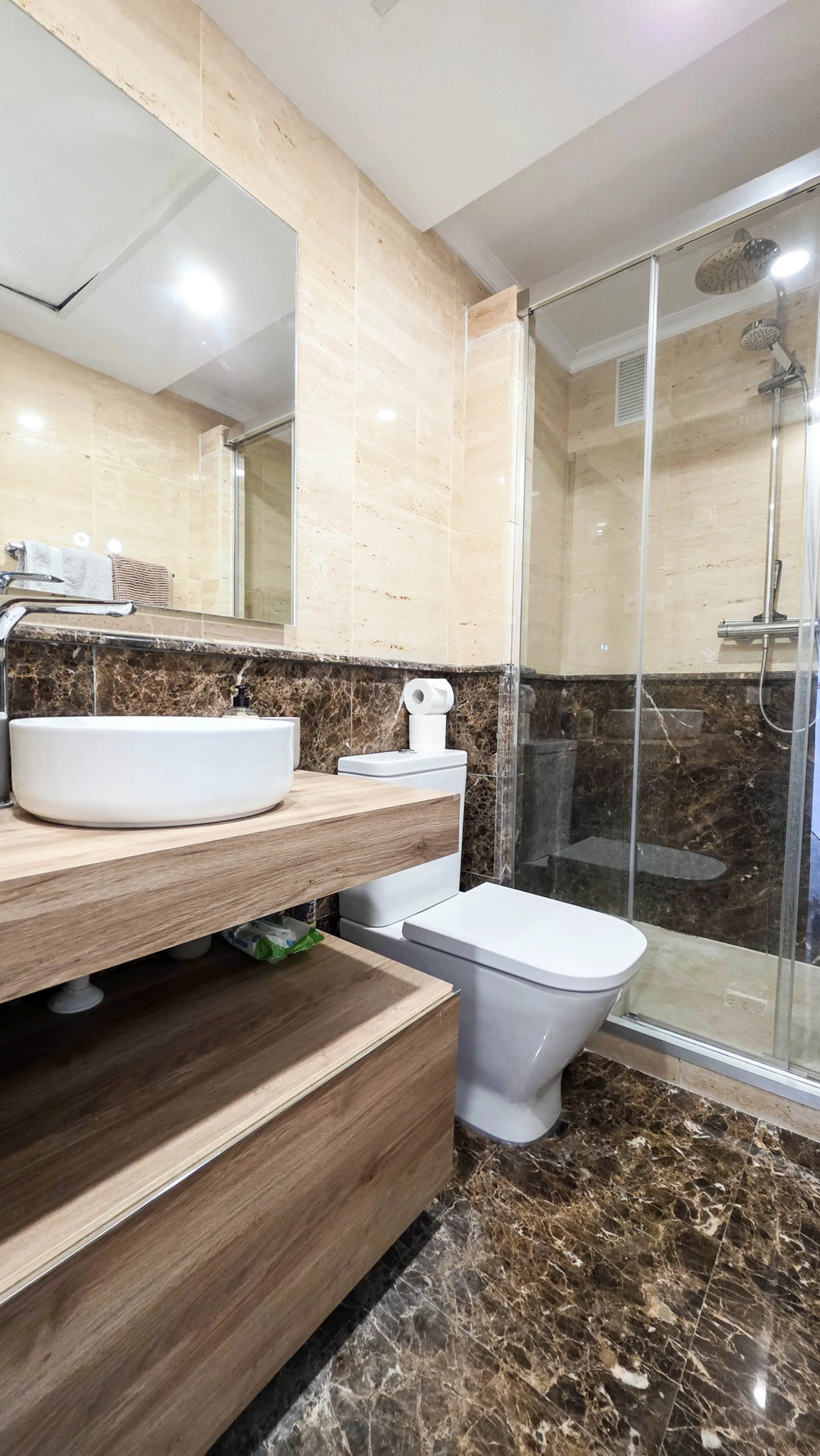 Apartment - Middle Floor Apartment в продаже в Manilva, Málaga. В доме 2 спален и 2 ванных комнат. Площадь дома 80 м²