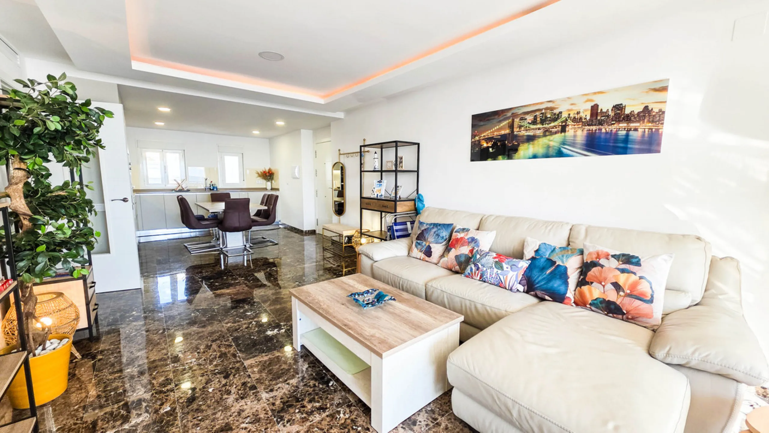 Apartment - Middle Floor Apartment в продаже в Manilva, Málaga. В доме 2 спален и 2 ванных комнат. Площадь дома 80 м²
