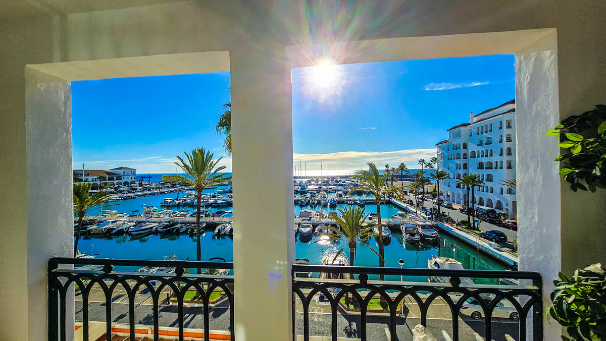 Apartment - Middle Floor Apartment в продаже в Manilva, Málaga. В доме 2 спален и 2 ванных комнат. Площадь дома 80 м²