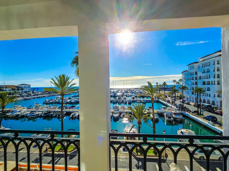 Apartment - Middle Floor Apartment в продаже в Manilva, Málaga. В доме 2 спален и 2 ванных комнат. Площадь дома 80 м²