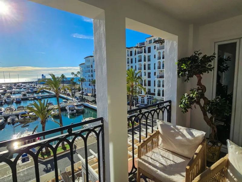 Apartment - Middle Floor Apartment в продаже в Manilva, Málaga. В доме 2 спален и 2 ванных комнат. Площадь дома 80 м²