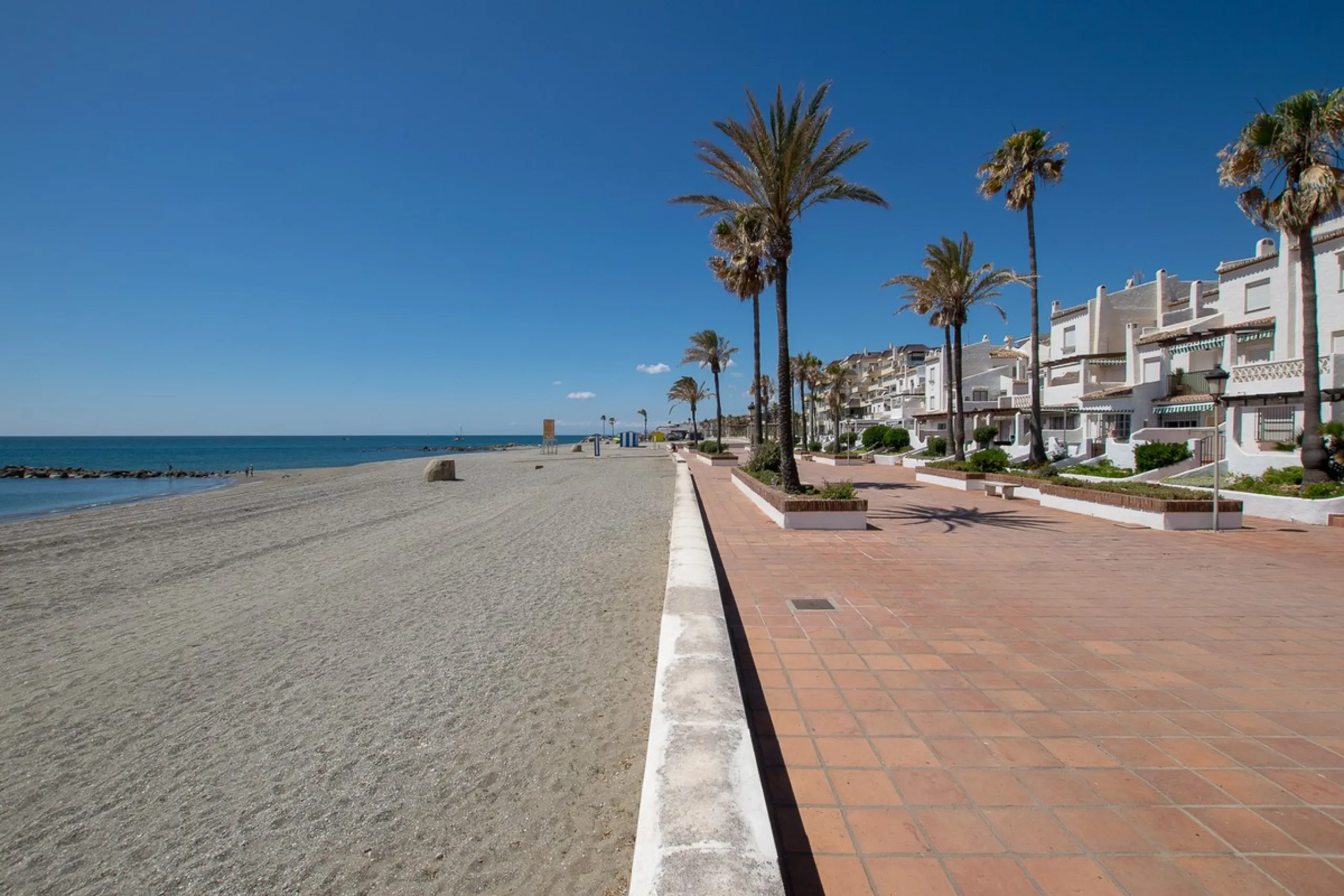 Apartment - Middle Floor Apartment в продаже в Manilva, Málaga. В доме 2 спален и 2 ванных комнат. Площадь дома 80 м²