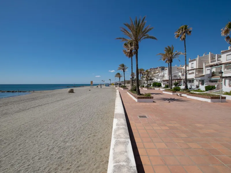 Apartment - Middle Floor Apartment в продаже в Manilva, Málaga. В доме 2 спален и 2 ванных комнат. Площадь дома 80 м²