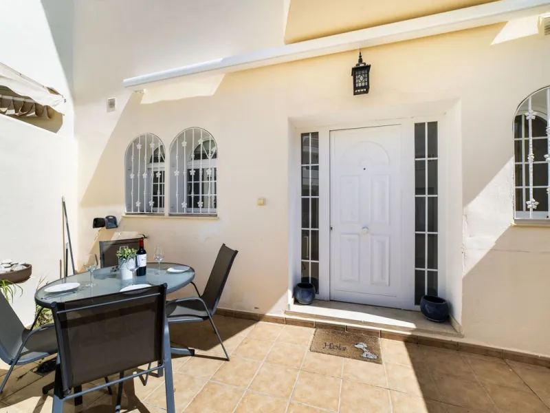 TOWNHOUSE IN ROSAMAR URBANIZATION