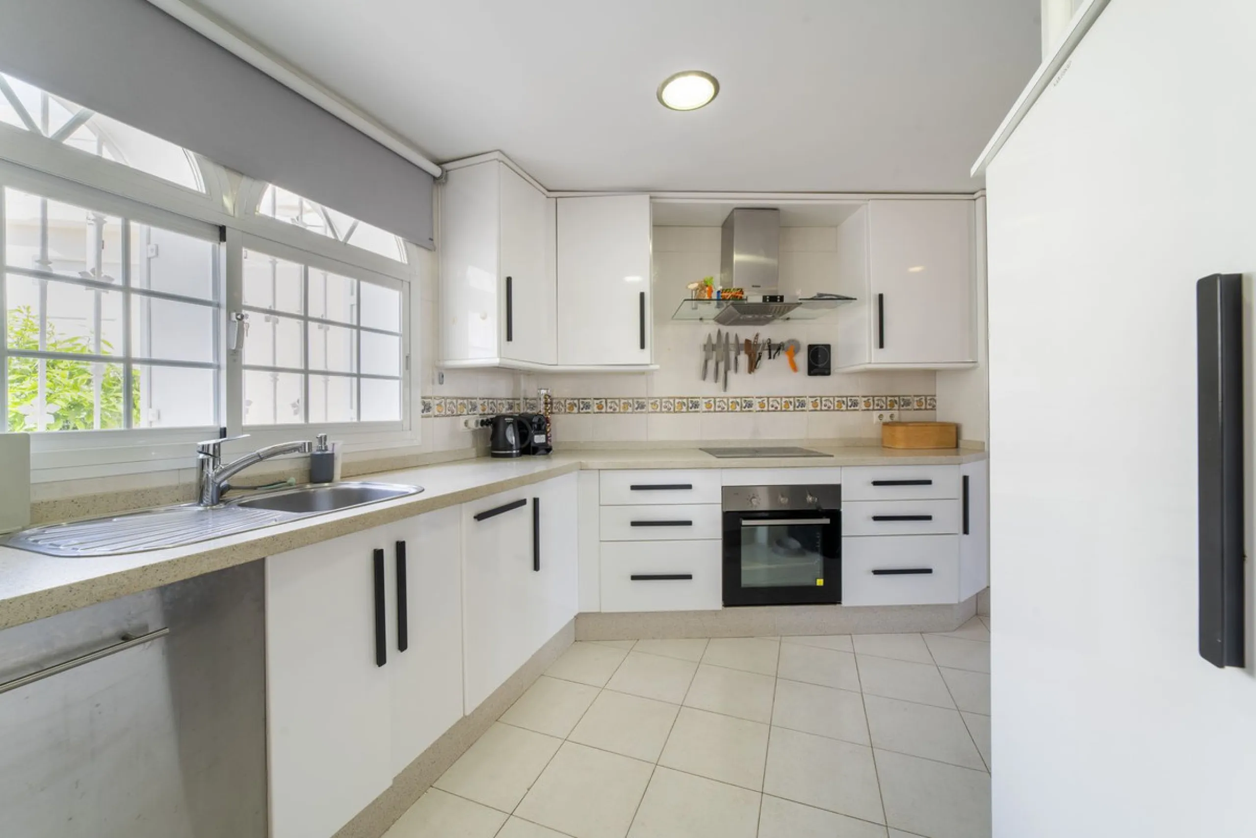 TOWNHOUSE IN ROSAMAR URBANIZATION