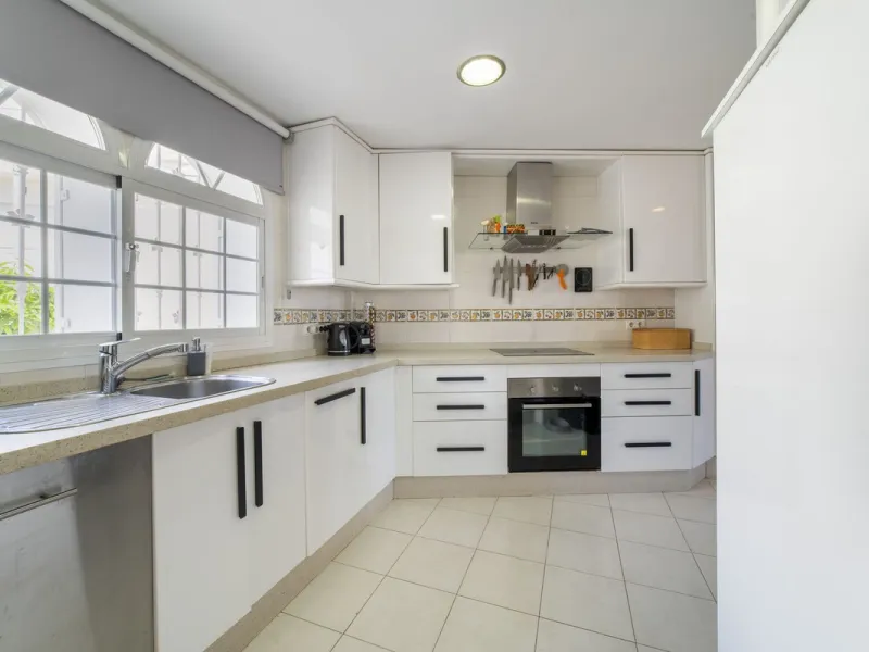 TOWNHOUSE IN ROSAMAR URBANIZATION