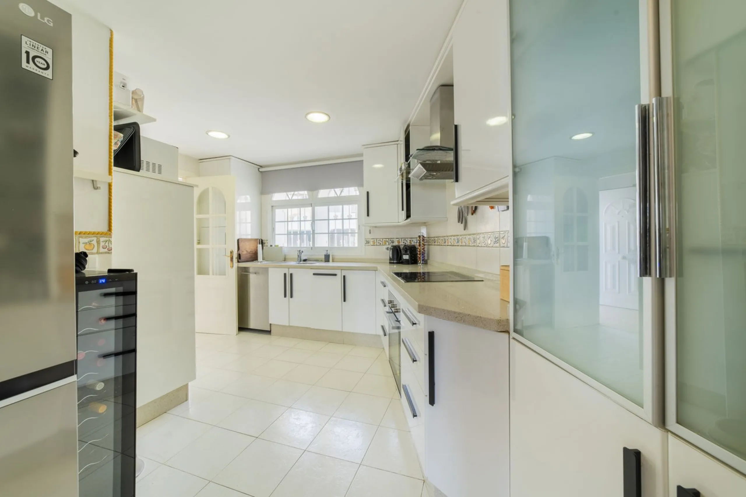TOWNHOUSE IN ROSAMAR URBANIZATION