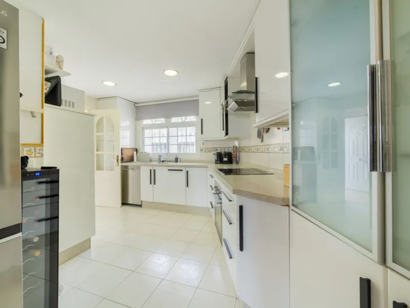 TOWNHOUSE IN ROSAMAR URBANIZATION