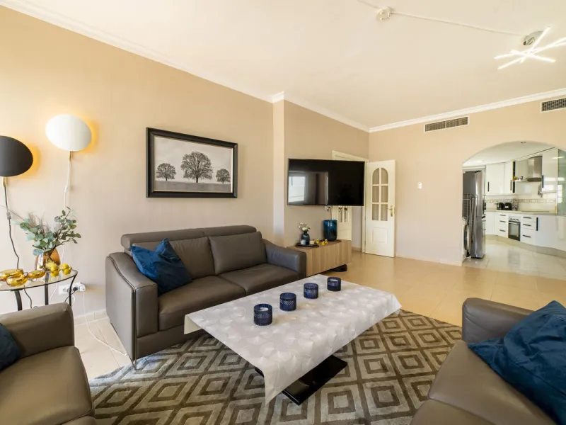 TOWNHOUSE IN ROSAMAR URBANIZATION