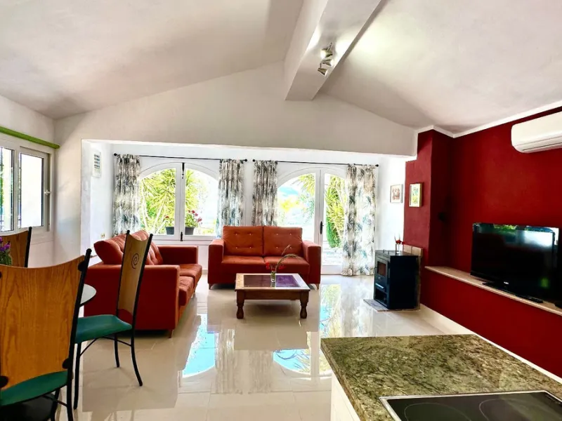 House - Detached Villa в продаже в La Viñuela, Málaga. В доме 2 спален и 1 ванных комнат. Площадь дома 101 м². Площадь участка 600 м²
