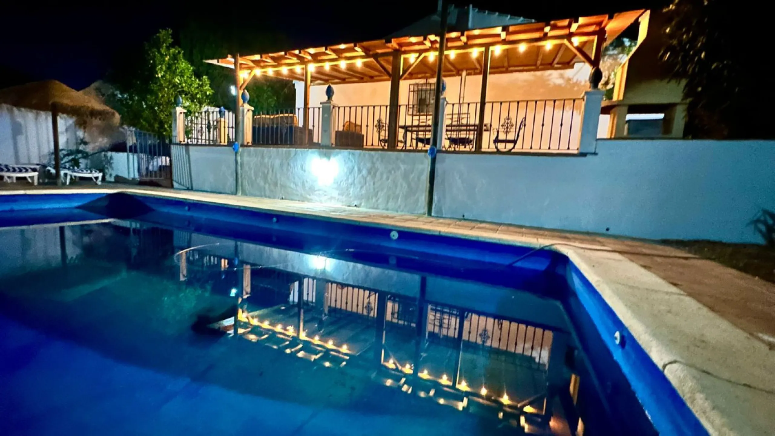 House - Detached Villa в продаже в La Viñuela, Málaga. В доме 2 спален и 1 ванных комнат. Площадь дома 101 м². Площадь участка 600 м²
