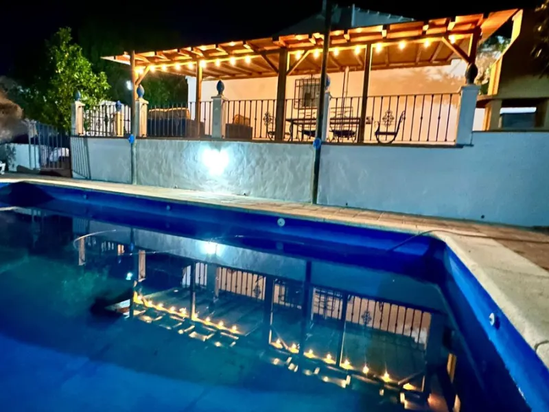 House - Detached Villa в продаже в La Viñuela, Málaga. В доме 2 спален и 1 ванных комнат. Площадь дома 101 м². Площадь участка 600 м²