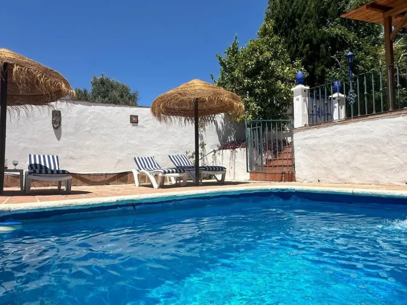 House - Detached Villa в продаже в La Viñuela, Málaga. В доме 2 спален и 1 ванных комнат. Площадь дома 101 м². Площадь участка 600 м²