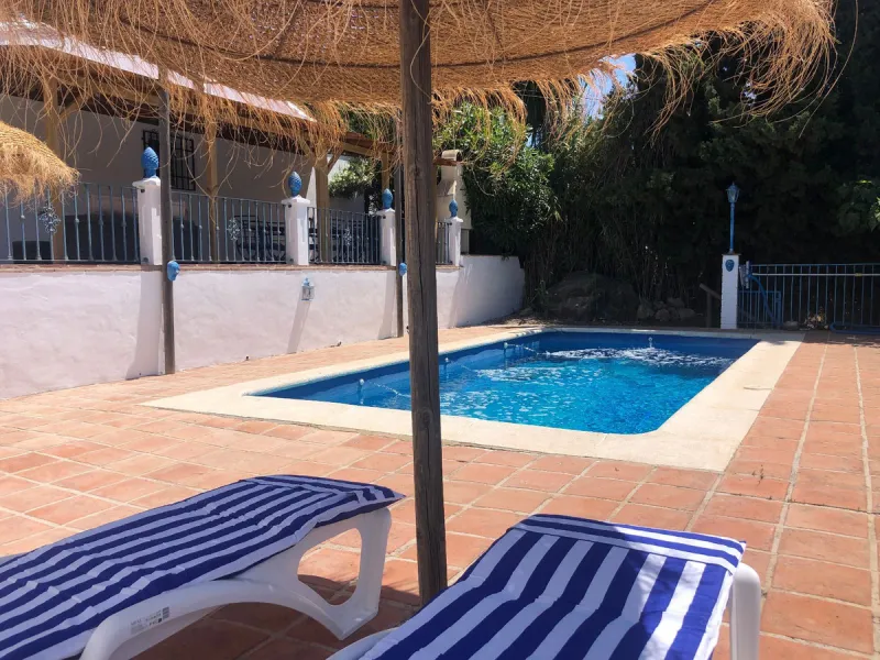 House - Detached Villa в продаже в La Viñuela, Málaga. В доме 2 спален и 1 ванных комнат. Площадь дома 101 м². Площадь участка 600 м²