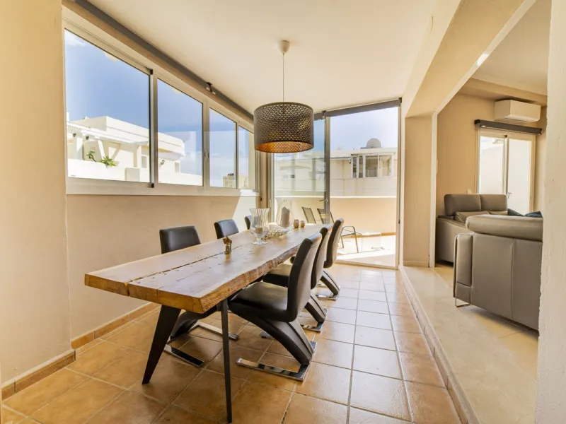 TOWNHOUSE IN ROSAMAR URBANIZATION