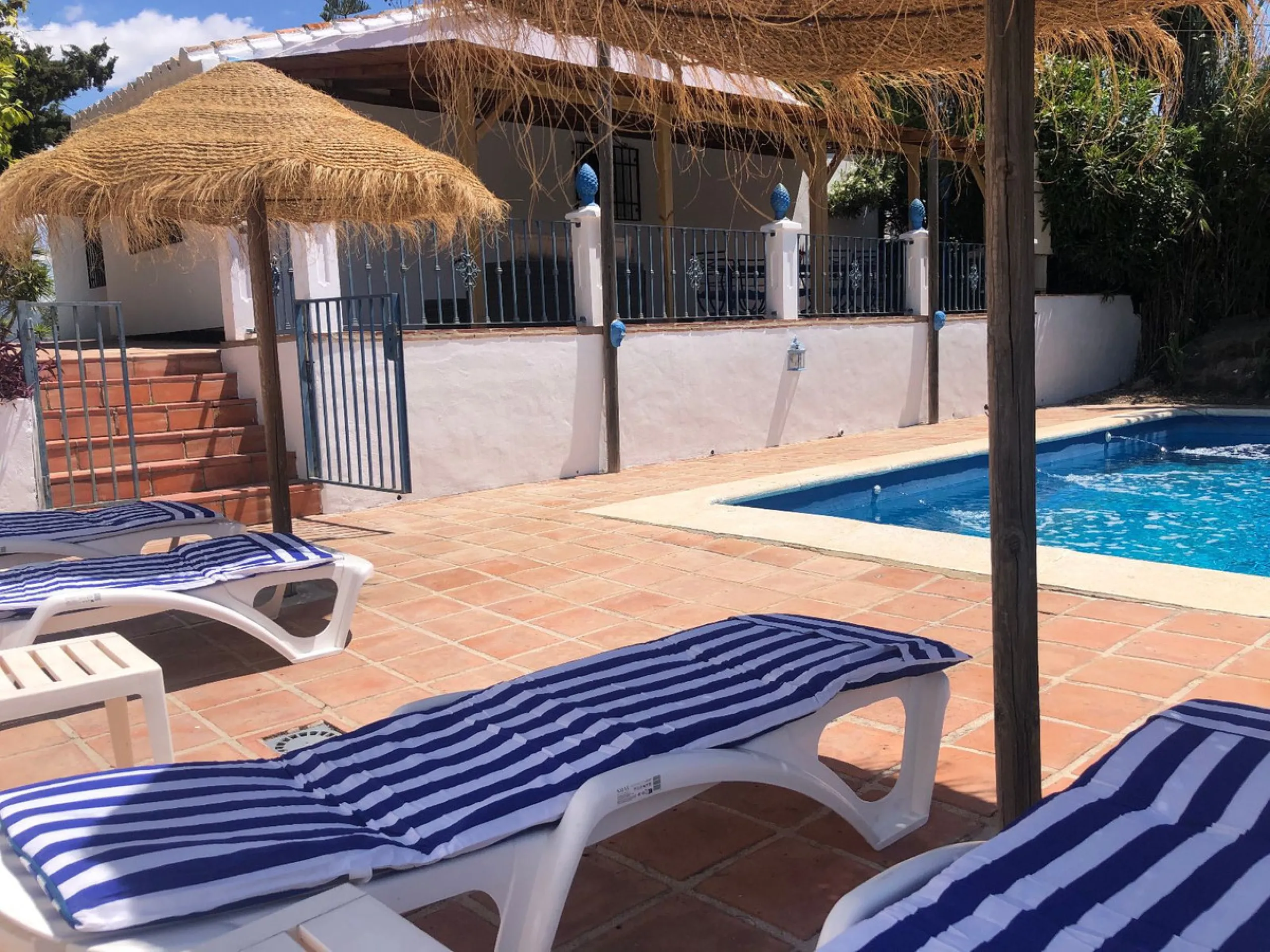 House - Detached Villa в продаже в La Viñuela, Málaga. В доме 2 спален и 1 ванных комнат. Площадь дома 101 м². Площадь участка 600 м²