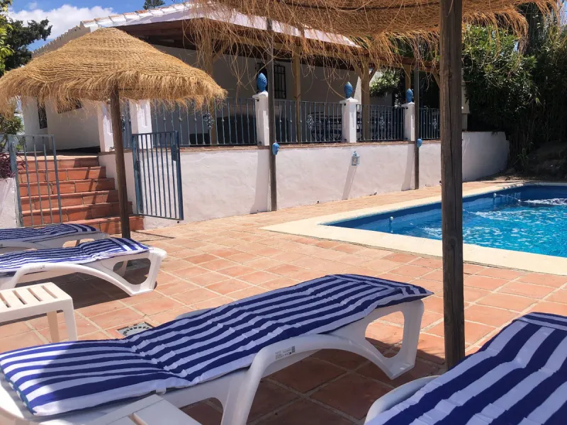 House - Detached Villa в продаже в La Viñuela, Málaga. В доме 2 спален и 1 ванных комнат. Площадь дома 101 м². Площадь участка 600 м²