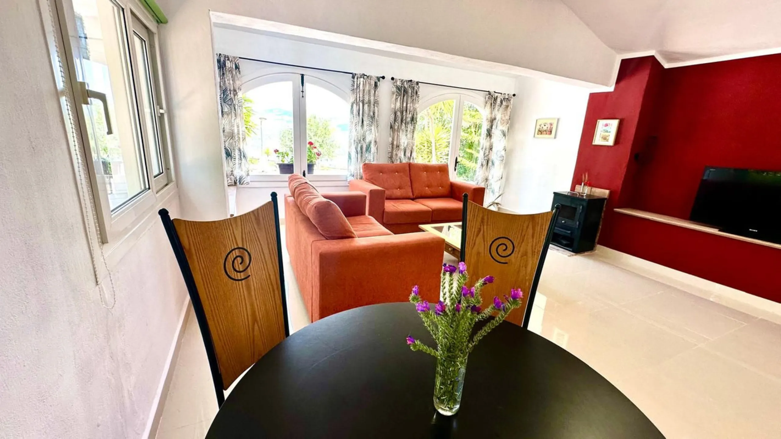 House - Detached Villa в продаже в La Viñuela, Málaga. В доме 2 спален и 1 ванных комнат. Площадь дома 101 м². Площадь участка 600 м²