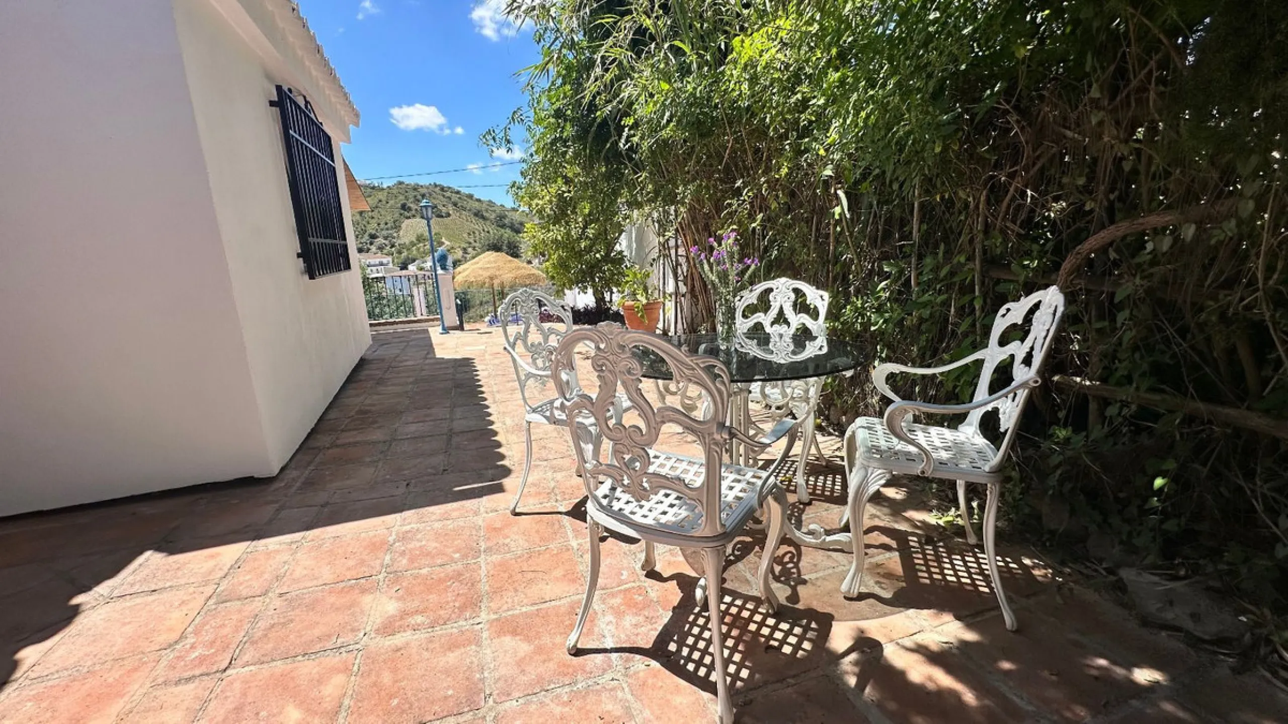 House - Detached Villa в продаже в La Viñuela, Málaga. В доме 2 спален и 1 ванных комнат. Площадь дома 101 м². Площадь участка 600 м²