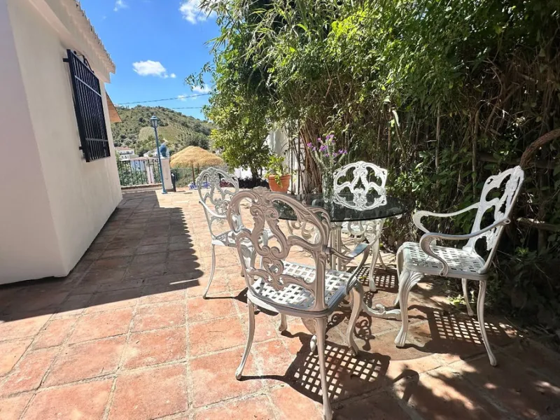 House - Detached Villa в продаже в La Viñuela, Málaga. В доме 2 спален и 1 ванных комнат. Площадь дома 101 м². Площадь участка 600 м²