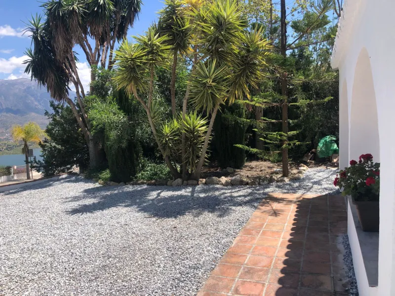 House - Detached Villa в продаже в La Viñuela, Málaga. В доме 2 спален и 1 ванных комнат. Площадь дома 101 м². Площадь участка 600 м²