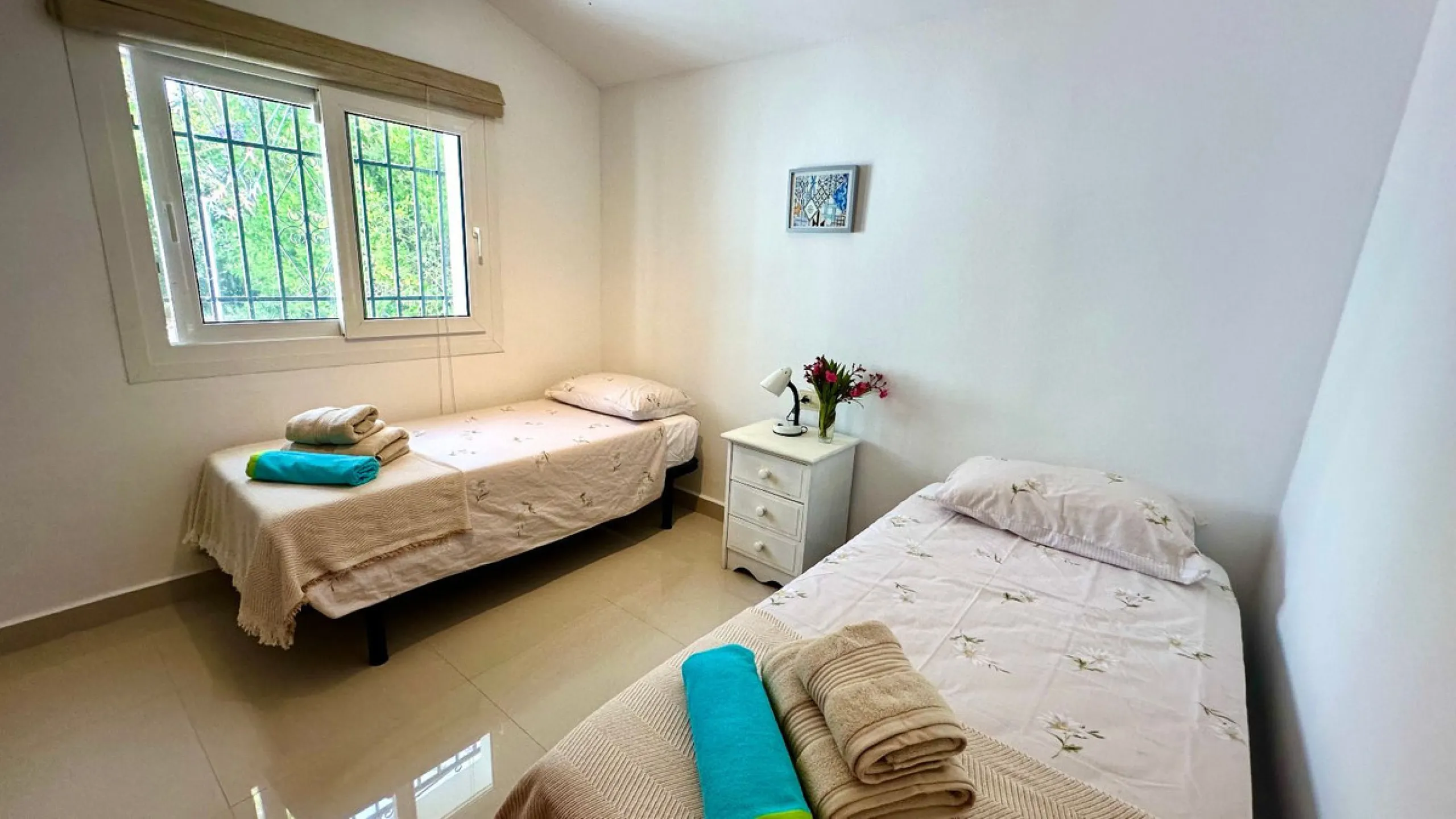 House - Detached Villa в продаже в La Viñuela, Málaga. В доме 2 спален и 1 ванных комнат. Площадь дома 101 м². Площадь участка 600 м²