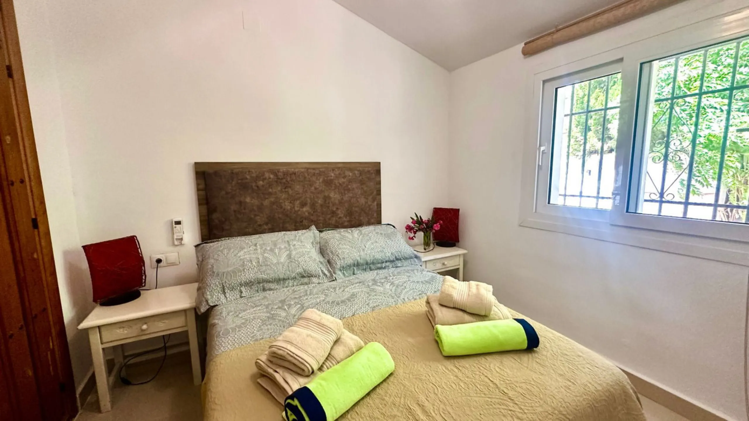 House - Detached Villa в продаже в La Viñuela, Málaga. В доме 2 спален и 1 ванных комнат. Площадь дома 101 м². Площадь участка 600 м²