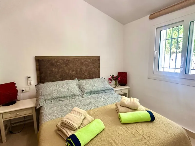 House - Detached Villa в продаже в La Viñuela, Málaga. В доме 2 спален и 1 ванных комнат. Площадь дома 101 м². Площадь участка 600 м²