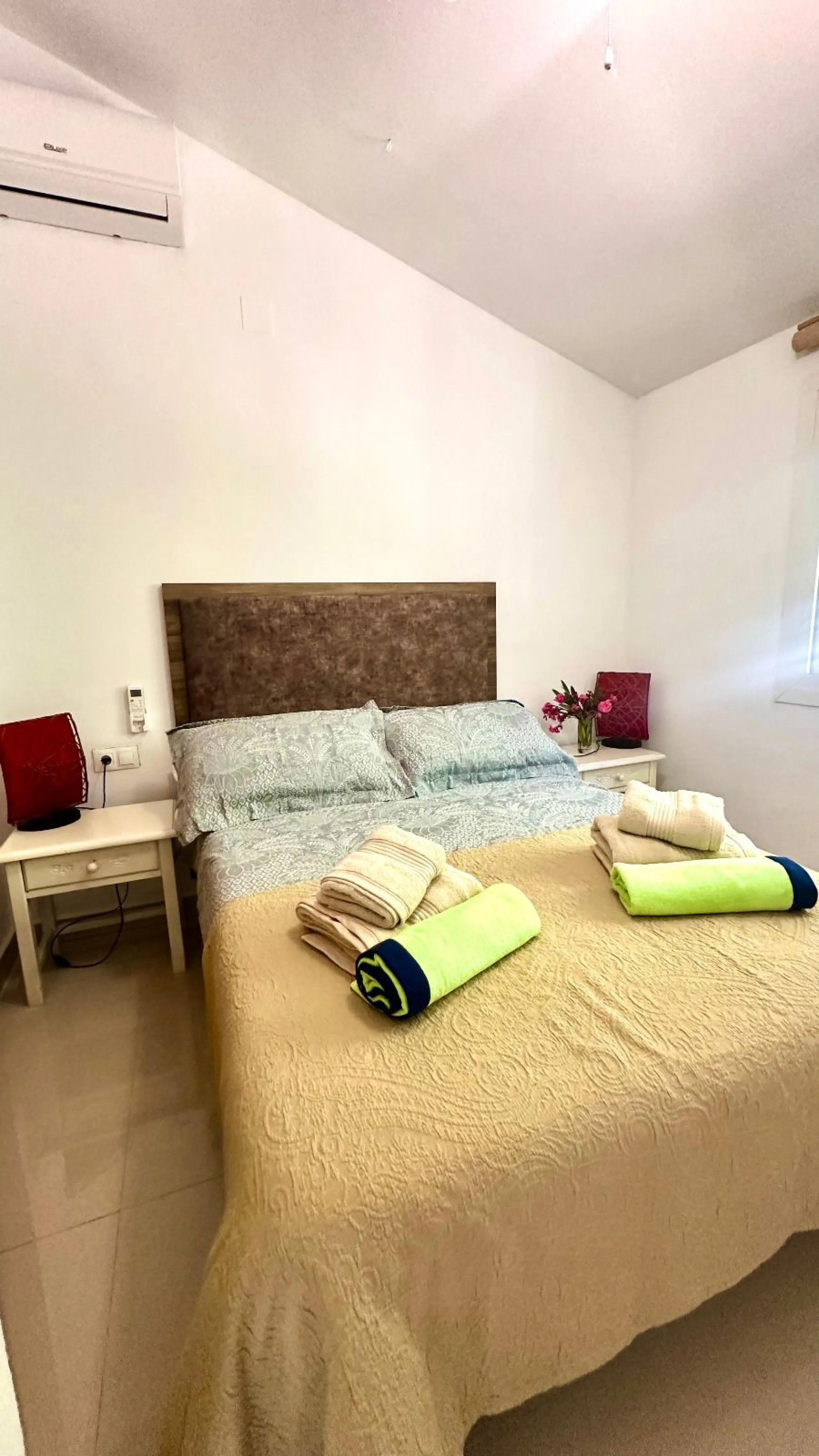 House - Detached Villa в продаже в La Viñuela, Málaga. В доме 2 спален и 1 ванных комнат. Площадь дома 101 м². Площадь участка 600 м²