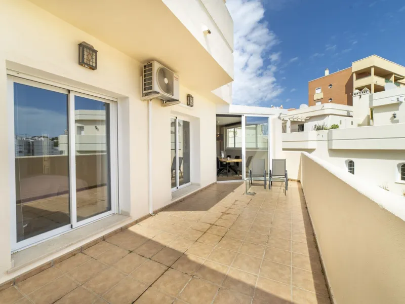 TOWNHOUSE IN ROSAMAR URBANIZATION