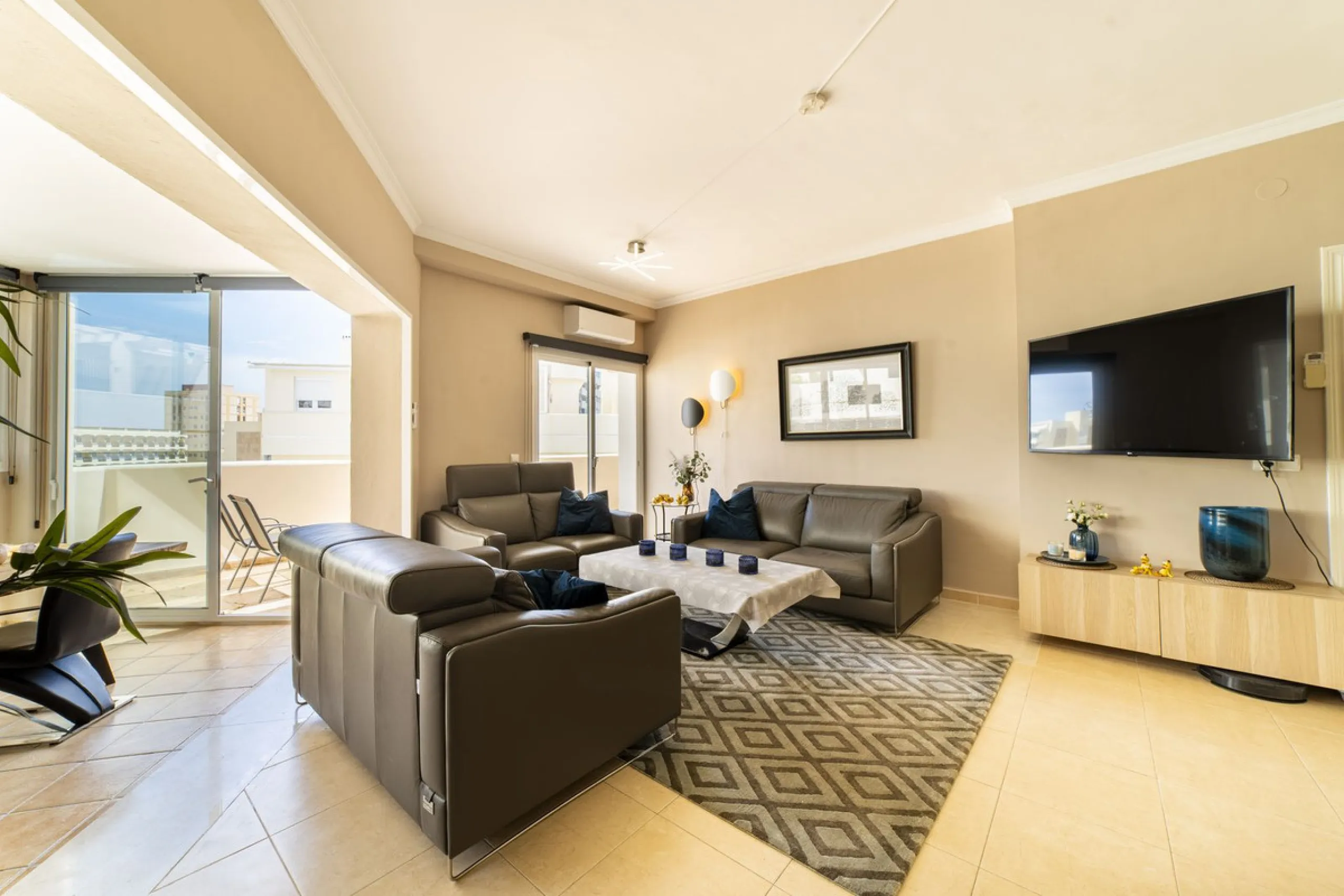 TOWNHOUSE IN ROSAMAR URBANIZATION
