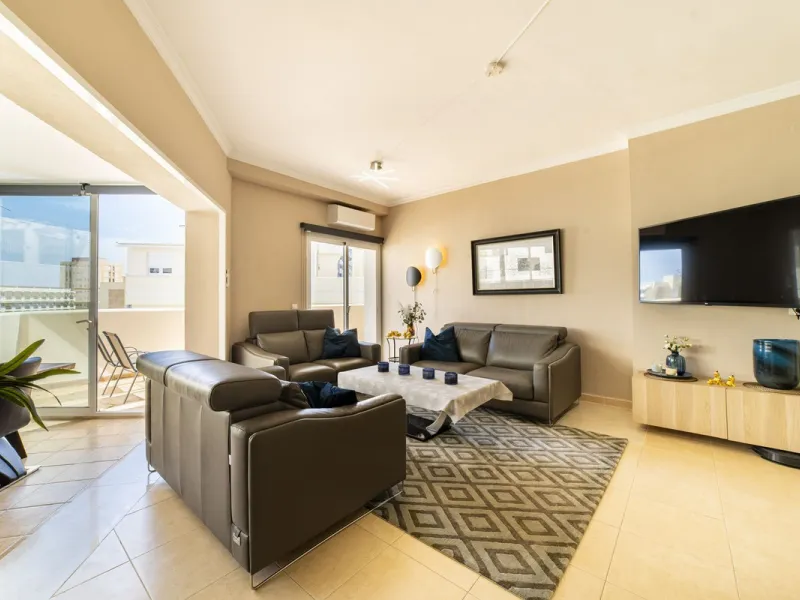 TOWNHOUSE IN ROSAMAR URBANIZATION