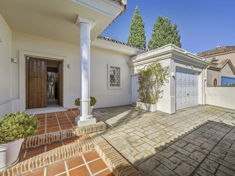 Villa for sale , Frontline golf, Guadalmina Alta, Marbella
