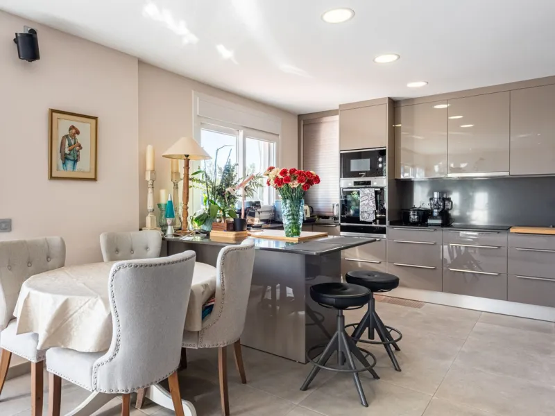 Apartment - Penthouse в продаже в Puerto de la Torre, Málaga. В доме 2 спален и 2 ванных комнат. Площадь дома 109 м²