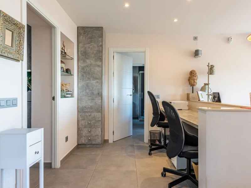 Apartment - Penthouse в продаже в Puerto de la Torre, Málaga. В доме 2 спален и 2 ванных комнат. Площадь дома 109 м²