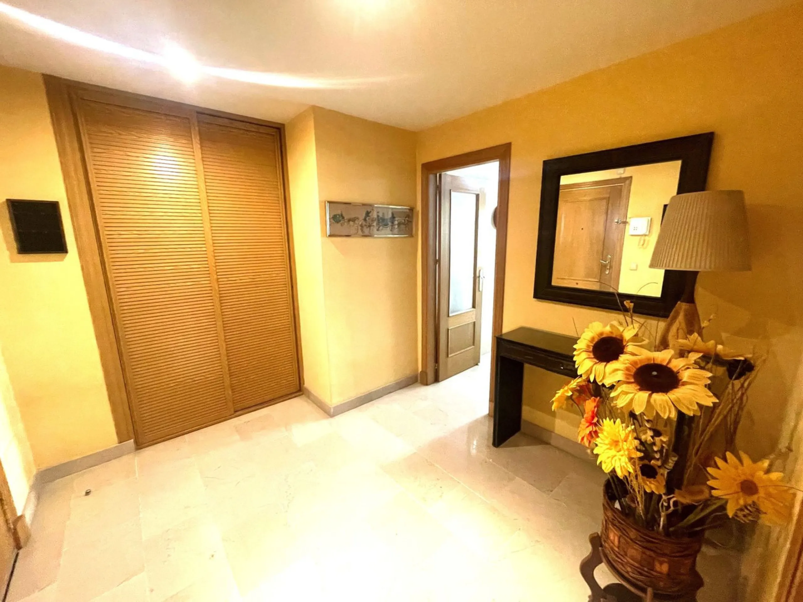 This wonderful apartment in the heart of San Pedro center combines comfort, style, and an unbeatable location. It is in perfect condition and ready to move in, offering a spacious living room with access to a terrace with open views of the mountains and t