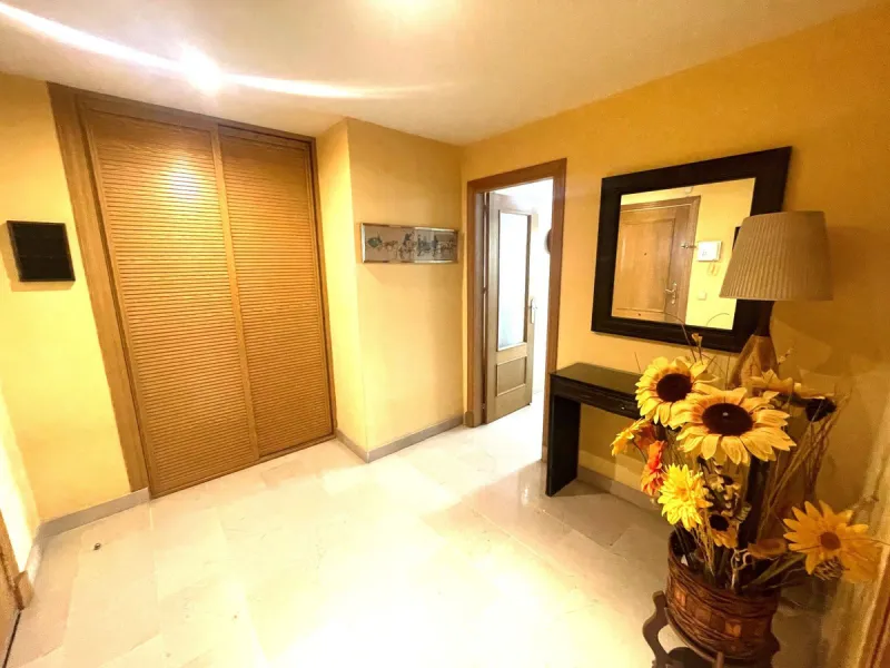 This wonderful apartment in the heart of San Pedro center combines comfort, style, and an unbeatable location. It is in perfect condition and ready to move in, offering a spacious living room with access to a terrace with open views of the mountains and t