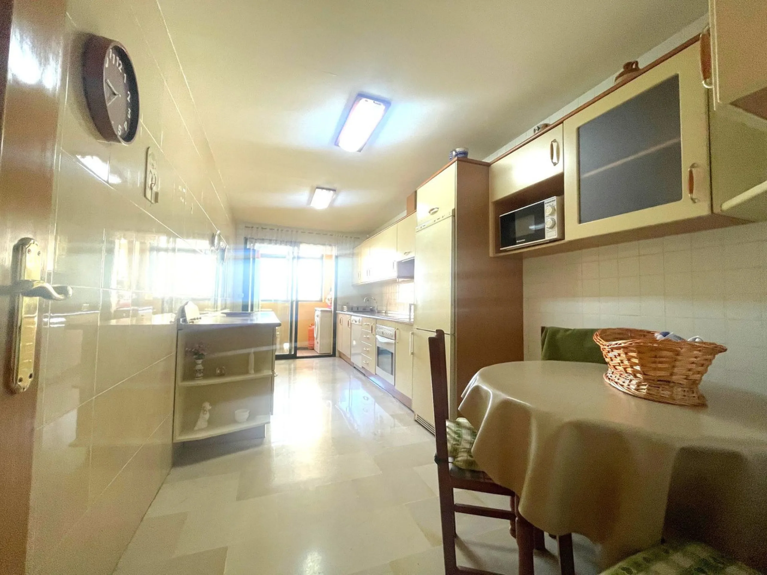 This wonderful apartment in the heart of San Pedro center combines comfort, style, and an unbeatable location. It is in perfect condition and ready to move in, offering a spacious living room with access to a terrace with open views of the mountains and t